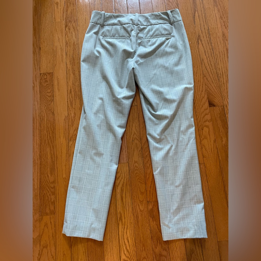 Calvin Klein 
Dress pants
Gray/white
Size4 waist 15.5”inseam 26.5”hip 17” - Picture 2 of 5
